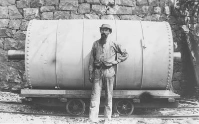Barril de glaseado, Moses Campbell